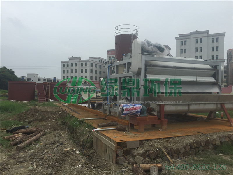 汕頭河道淤泥帶式壓濾機(jī)處理工程 3